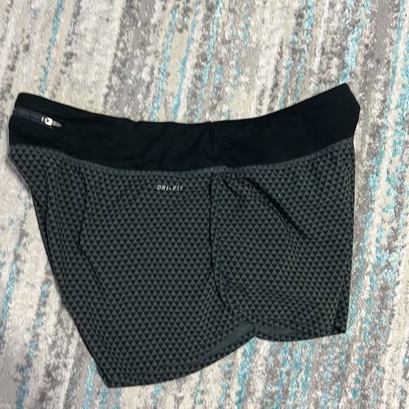 Nike shorts - Picture 3 of 6